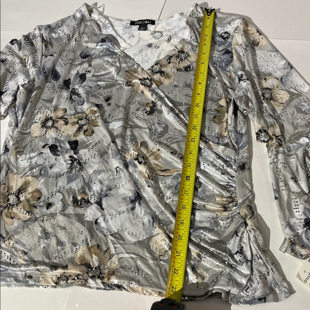 Roz & Ali Womens Silver Floral Blouse V-Neck Bell Sleeves 3/4 sz XL NEW! - Picture 5 of 7